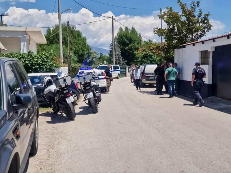 Αιγιάλεια: Βρέθηκαν το μαχαίρι και το όπλο που δολοφονήθηκαν μητέρα και γιος - Τι «είδε» ο ιατροδικαστής ΦΩΤΟ