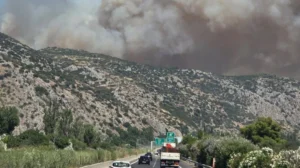 Βοιωτία: Έκλεισε η Αθηνών - Λαμίας λόγω της φωτιάς ΒΙΝΤΕΟ