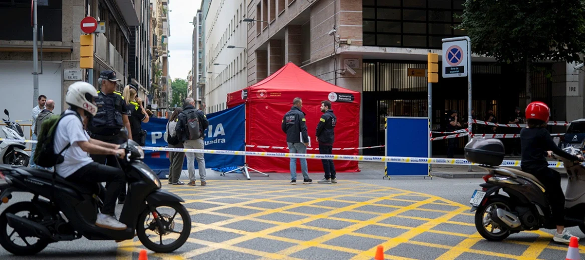 Βαρκελώνη: Δολοφονήθηκε άνδρας έξω από το Αστυνομικό Τμήμα ΒΙΝΤΕΟ