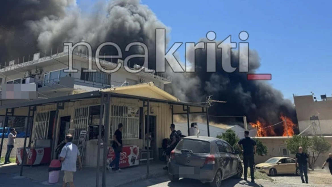 Ηράκλειο: Καίγονται σπίτια μετά από φωτιά σε εργοστάσιο ΦΩΤΟ