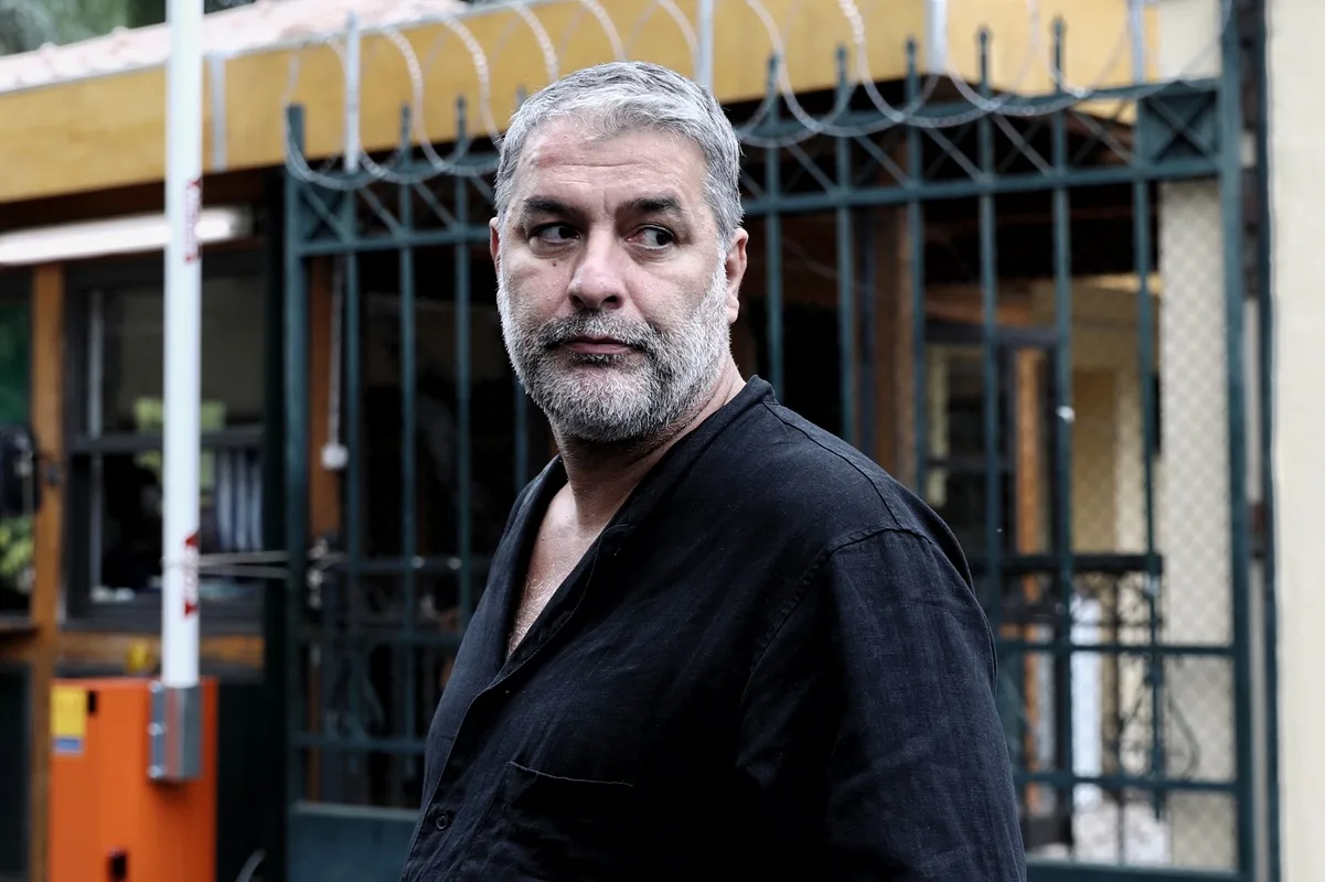 Βασίλης Μπισμπίκης: Ξεφτιλίζομαι και δεν θα αλλάξει μέχρι να πεθάνω 4 Βασίλης Μπισμπίκης: Ξεφτιλίζομαι και δεν θα αλλάξει μέχρι να πεθάνω