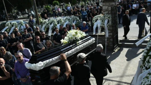 Σε κλίμα οδύνης έγινε η κηδεία του Μάριου Οικονόμου στα Ιωάννινα 35 Σε κλίμα οδύνης έγινε η κηδεία του Μάριου Οικονόμου στα Ιωάννινα