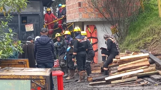 Κολομβία: Νεκροί και αγνοούμενοι μετά από την έκρηξη στο ορυχείο ΦΩΤΟ 36 Κολομβία: Νεκροί και αγνοούμενοι μετά από την έκρηξη στο ορυχείο ΦΩΤΟ