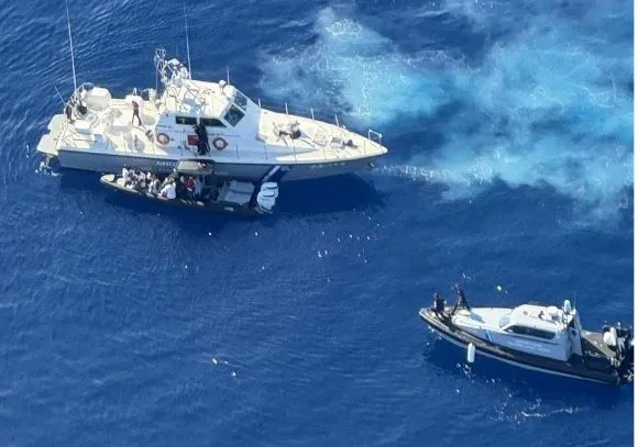 Χίος: Το Λιμενικό ακινητοποίησε ταχύπλοο με δεκάδες αλλοδαπούς ΒΙΝΤΕΟ-ΦΩΤΟ