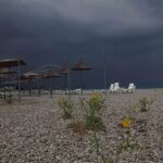 Σφοδρό μπουρίνι «χτύπησε» την Καβάλα - Καταστροφές σε παραλίες και τραυματισμός 21χρονης