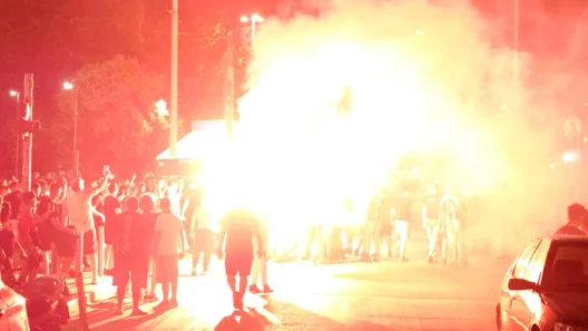 Πασαλιμάνι: Πανηγυρισμοί για το 16ο πρωτάθλημα του Ολυμπιακού στο μπάσκετ ΒΙΝΤΕΟ-ΦΩΤΟ 37 Λιμάνι Πασαλιμάνι