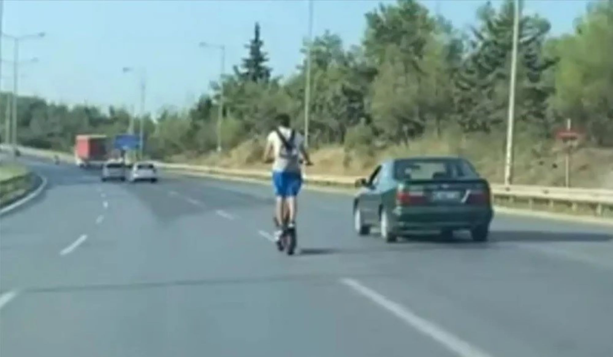 Πατρών - Πύργου: Νεαρός με πατίνι κινητοποίησε την ΕΛΑΣ