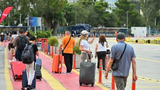 Αχαΐα: Αλλιώτικη η φετινή αργία - Οσοι έμειναν, όσοι έφυγαν και όσοι ήρθαν 38 Αχαΐα: Αλλιώτικη η φετινή αργία - Οσοι έμειναν, όσοι έφυγαν και όσοι ήρθαν
