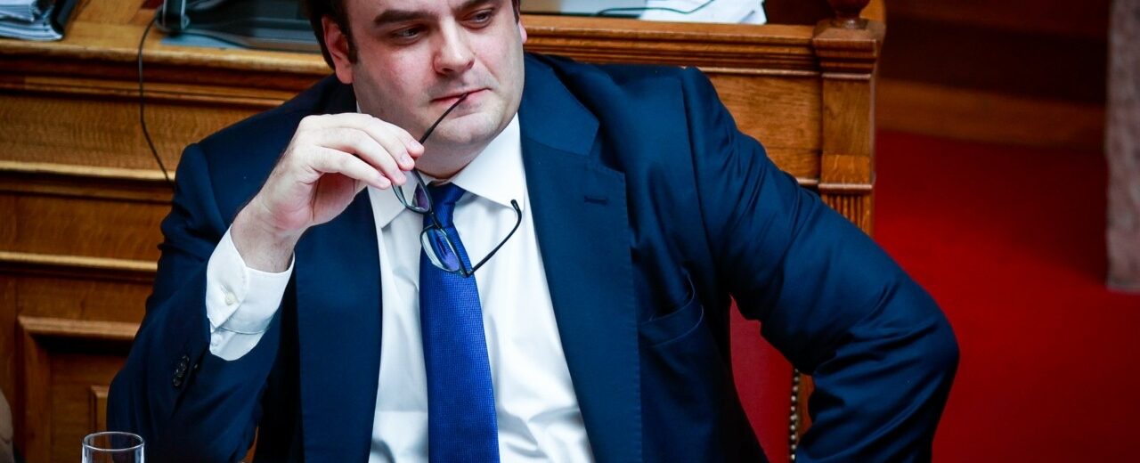 Ο Πιερρακάκης μιλάει για τα κοκκίνα