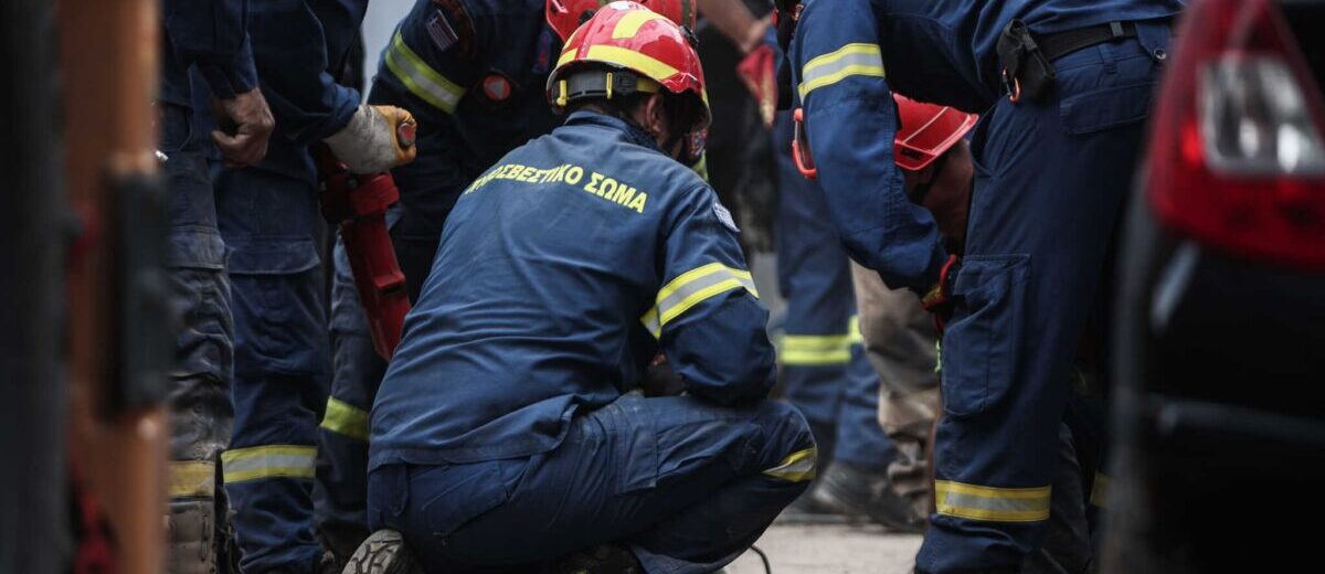 Αχαΐα: Mυστήριο με τραυματισμό πυροσβέστη εν ώρα κατάσβεσης πυρκαγιάς - Κάηκε...αλλά σε νερό!