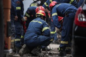 Αχαΐα: Mυστήριο με τραυματισμό πυροσβέστη εν ώρα κατάσβεσης πυρκαγιάς - Κάηκε...αλλά σε νερό!