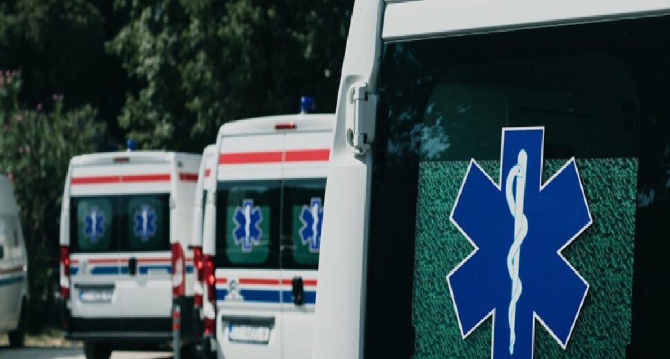 Γυναίκα με ρόζια και τραύματα
