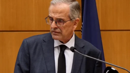 Σαμαράς: «Έχω πάρει τις αποφάσεις μου και θα τις ανακοινώσω όταν και όπως πρέπει» 36 Σαμαράς: «Έχω πάρει τις αποφάσεις μου και θα τις ανακοινώσω όταν και όπως πρέπει»