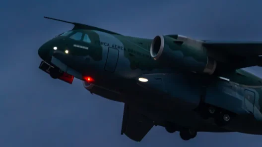 Reuters: Η Ελλάδα θα αγοράσει αεροσκάφη Embraer C-390 και μίνι-υποβρύχια 36 Reuters: Η Ελλάδα θα αγοράσει αεροσκάφη Embraer C-390 και μίνι-υποβρύχια