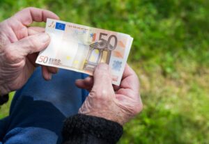 Πάνω από 800 ευρώ η μέση σύνταξη τον Μάιο