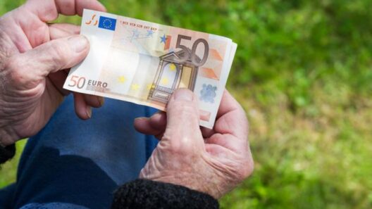 Πάνω από 800 ευρώ η μέση σύνταξη τον Μάιο 37 Πάνω από 800 ευρώ η μέση σύνταξη τον Μάιο