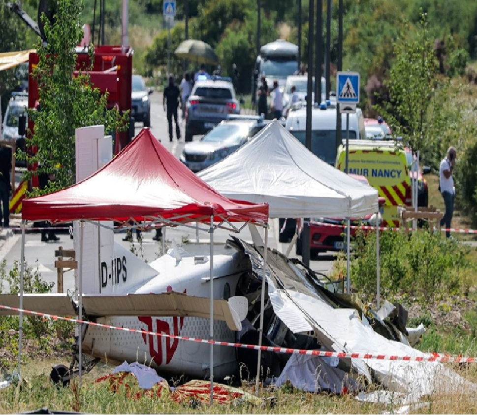 Γαλλία: Συντριβή αεροσκάφους με συγγενείς μάρτυρες του δυστυχήματος 29 Γαλλία: Συντριβή αεροσκάφους με συγγενείς μάρτυρες του δυστυχήματος