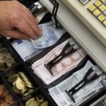Πάτρα: 12χρονος «σήκωσε» ταμειακή μηχανή από κατάστημα
