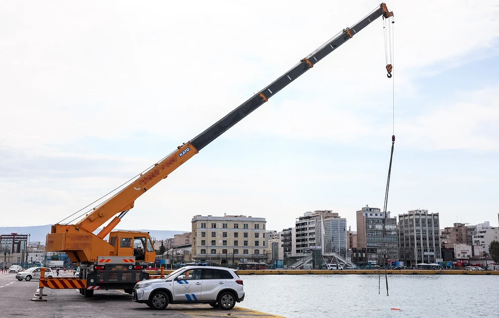 Πειραιάς: Νεκρός οδηγός ταξί μετά από πτώση στο λιμάνι ΦΩΤΟ 31 Πειραιάς: Νεκρός οδηγός ταξί μετά από πτώση στο λιμάνι ΦΩΤΟ