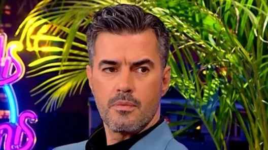 Γιάννης Τσιμιτσέλης για το «Όπου Υπάρχει Ελλάδα»: Στην αρχή τα βρήκα σκούρα 38 Γιάννης Τσιμιτσέλης για το «Όπου Υπάρχει Ελλάδα»: Στην αρχή τα βρήκα σκούρα