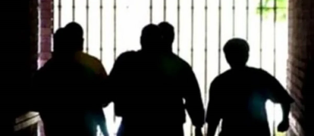 Πάτρα: Συνελήφθησαν δύο 14χρονες και τρεις γονείς ανηλίκων