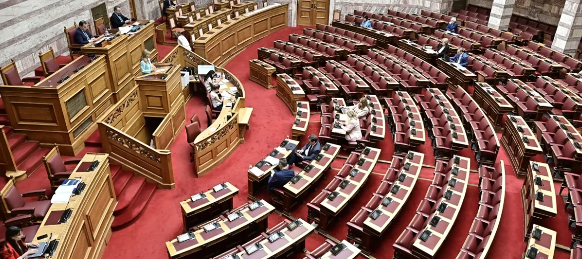 Βουλή: Υπερψηφίστηκε ο νέος Κώδικας Τοπικής Αυτοδιοίκησης - Πώς θα εκλέγονται δήμαρχοι και περιφερειάρχες