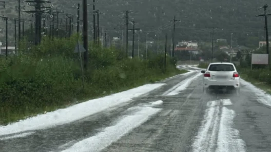 Ιωάννινα: Χαλαζόπτωση προκάλεσε ζημιές σε οχήματα και καλλιέργειες ΒΙΝΤΕΟ 37 Ιωάννινα: Χαλαζόπτωση προκάλεσε ζημιές σε οχήματα και καλλιέργειες ΒΙΝΤΕΟ