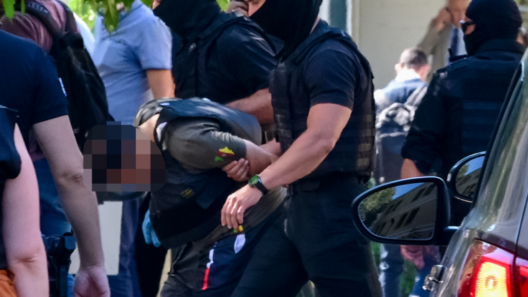 Δίωξη σε βαθμό κακουργήματος στον συλληφθέντα Παλαιστίνιο ως μέλος της Χαμάς - Τα «ύποπτα» ταξίδια 38 Δίωξη σε βαθμό κακουργήματος στον συλληφθέντα Παλαιστίνιο ως μέλος της Χαμάς - Τα «ύποπτα» ταξίδια