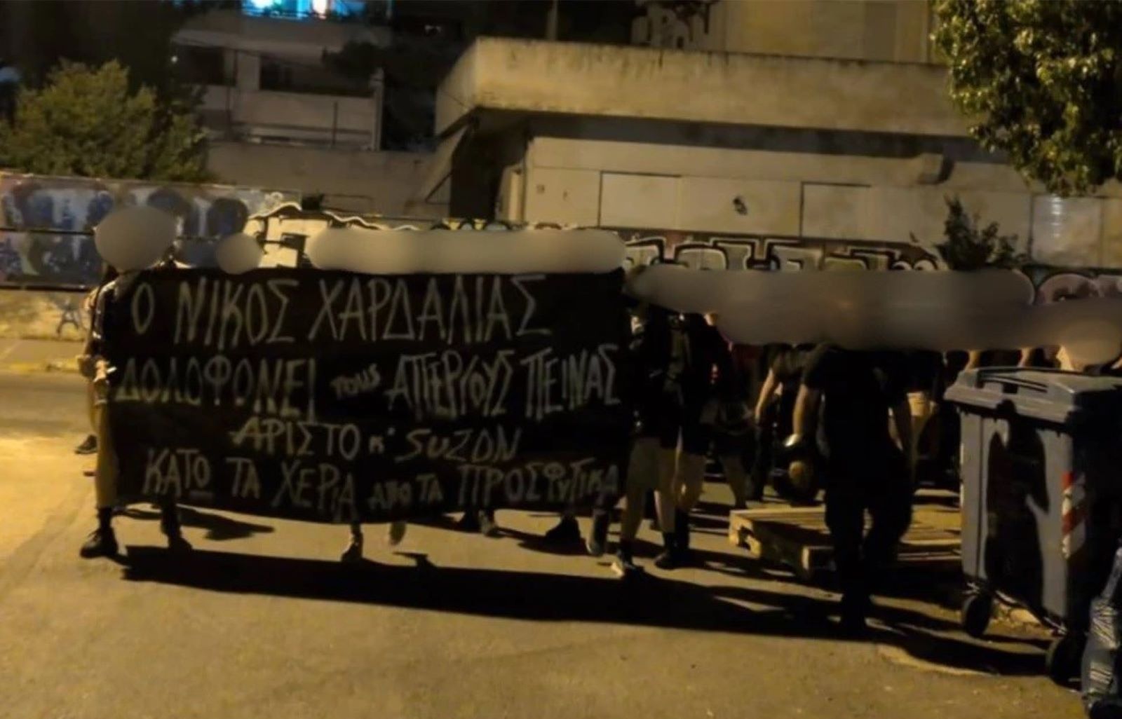 Αγία Παρασκευή: Πορεία και συνθήματα στο σπίτι του Χαρδαλιά ΦΩΤΟ 4 Ο Χαρδαλιάς μιλάει για προσφυγικά