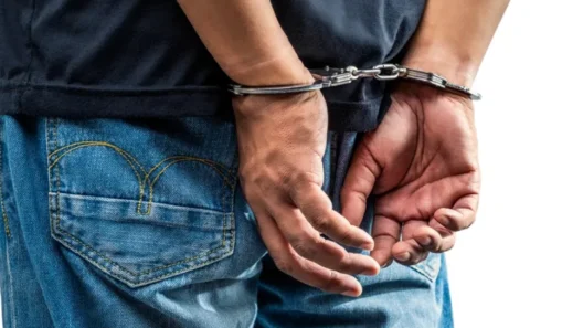 Αγρίνιο: Εκκρεμούσαν σε βάρος του ποινές φυλάκισης για ληστεία 36 Αγρίνιο: Εκκρεμούσαν σε βάρος του ποινές φυλάκισης για ληστεία