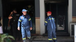 Ομόνοια: Η φωτιά που άφησε πίσω της έναν 40χρονο σε κρίσιμη κατάσταση