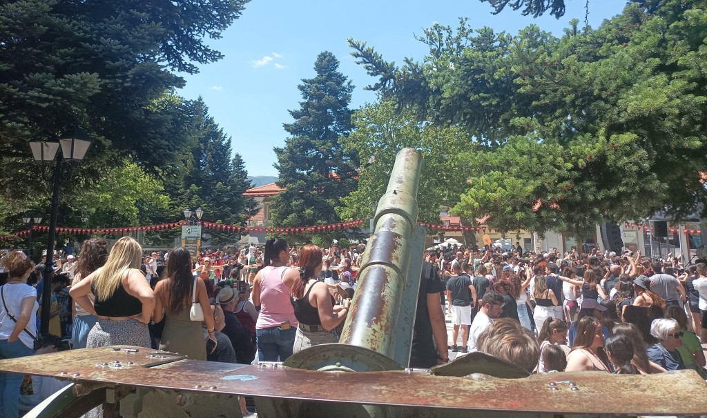 Το «Helmos Mountain Festival» στην πλατεία Καλαβρύτων με παραδοσιακό γλέντι ΦΩΤΟ