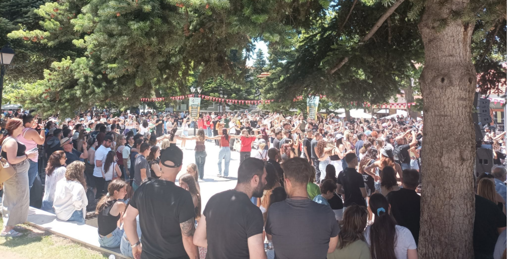 Το «Helmos Mountain Festival» στην πλατεία Καλαβρύτων με παραδοσιακό γλέντι ΦΩΤΟ 31 Το «Helmos Mountain Festival» στην πλατεία Καλαβρύτων με παραδοσιακό γλέντι ΦΩΤΟ