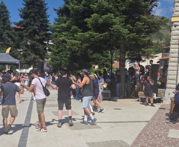Το «Helmos Mountain Festival» στην πλατεία Καλαβρύτων με παραδοσιακό γλέντι ΦΩΤΟ 30 Το «Helmos Mountain Festival» στην πλατεία Καλαβρύτων με παραδοσιακό γλέντι ΦΩΤΟ