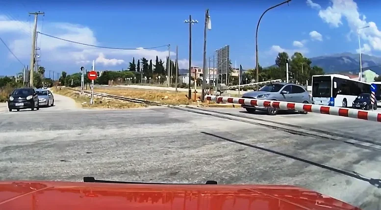 Πάτρα: Κυκλοφοριακό χάος και παρανομία στην Πλαζ - «Αντάρτικο» με ανάποδα οχήματα «σκοτώστρες» 30 Πάτρα: Κυκλοφοριακό χάος και παρανομία στην Πλαζ - «Αντάρτικο» με ανάποδα οχήματα «σκοτώστρες»
