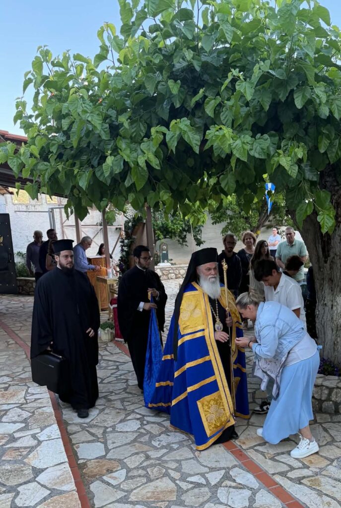 Ακράτα: Πανηγυρική Αρχιερατική Θεία Λειτουργία στην Ιερά Μονή Αγίας Τριάδος ΦΩΤΟ 32 Ακράτα: Πανηγυρική Αρχιερατική Θεία Λειτουργία στην Ιερά Μονή Αγίας Τριάδος ΦΩΤΟ