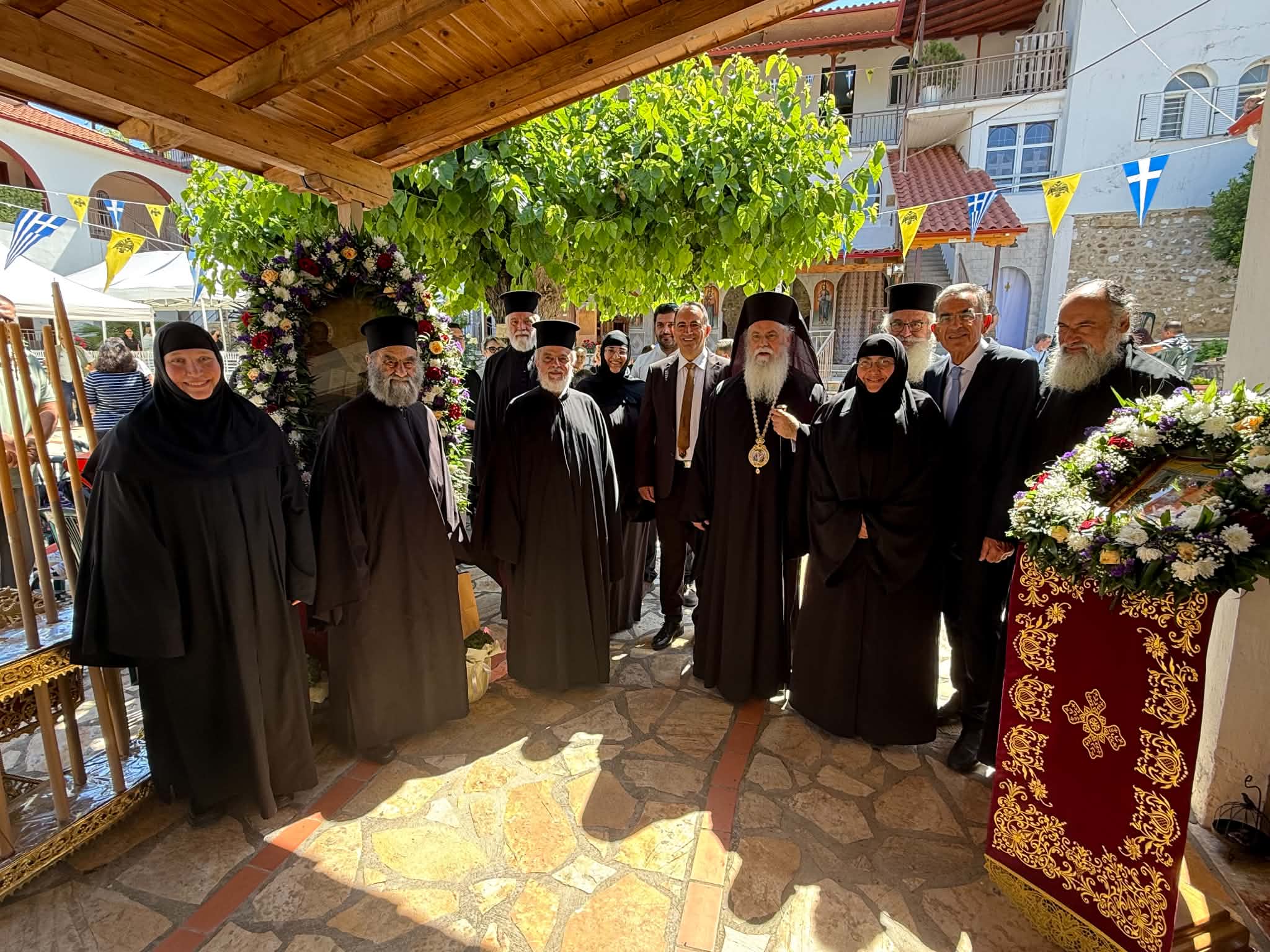 Πανηγυρική Αρχιερατική Θεία λειτουργία στην Μονή Αγίας Τριάδος Ακράτας ΦΩΤΟ 4 Πανηγυρική Αρχιερατική Θεία λειτουργία στην Μονή Αγίας Τριάδος Ακράτας ΦΩΤΟ