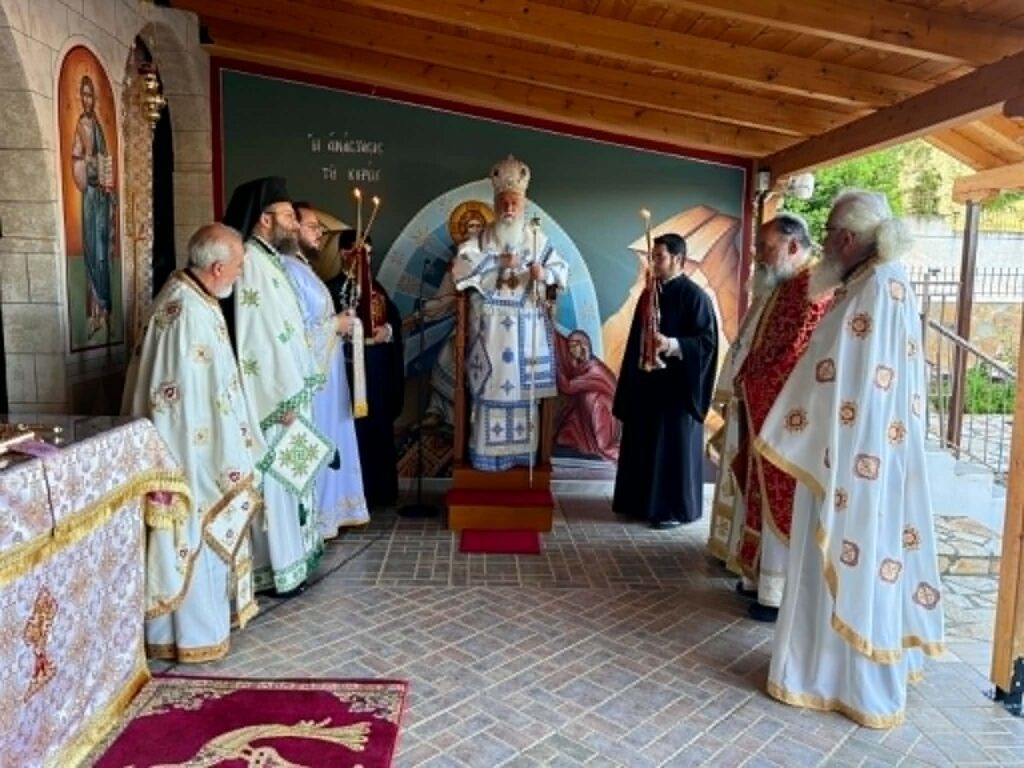 Πανηγυρική Αρχιερατική Θεία λειτουργία στην Μονή Αγίας Τριάδος Ακράτας ΦΩΤΟ 34 Πανηγυρική Αρχιερατική Θεία λειτουργία στην Μονή Αγίας Τριάδος Ακράτας ΦΩΤΟ