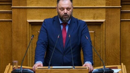 «Η Ελλάδα δεν μπορεί να εμφανίζεται ως αδύναμος εταίρος απέναντι στην Κίνα» 36 Ο Γιάννης Οικονόμου, Έλληνας πολιτικός, μιλάει στο βήμα της Βουλής.
