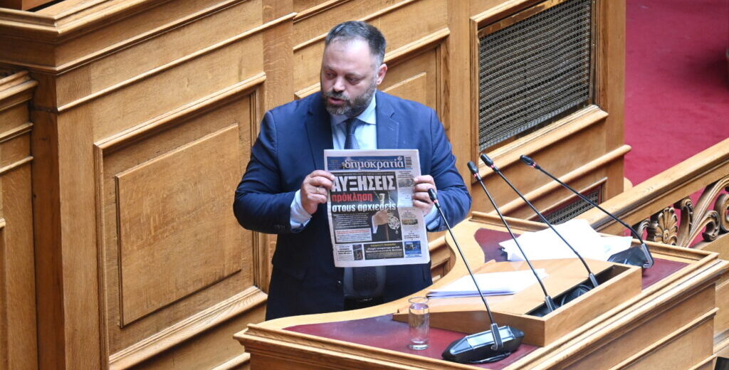 «Στήνουν τηλεόραση υπακοής και παιδεία ιδεολογικής αποδόμησης»
