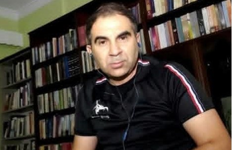 Πολιτικός με χειροκρότημα