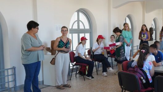 Περίπατος στο κέντρο και επίσκεψη στο Δημαρχείο, για τα παιδιά των Κατασκηνώσεων Πάτρας ΦΩΤΟ 13 Παιδιά από τις Παιδικές Κατασκηνώσεις Πάτρας περπατούν στο κέντρο…