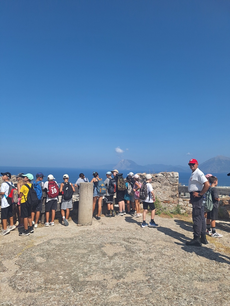 Εκπαιδευτική επίσκεψη για τα παιδιά της κατασκήνωσης του Δήμου Πατρέων ΦΩΤΟ