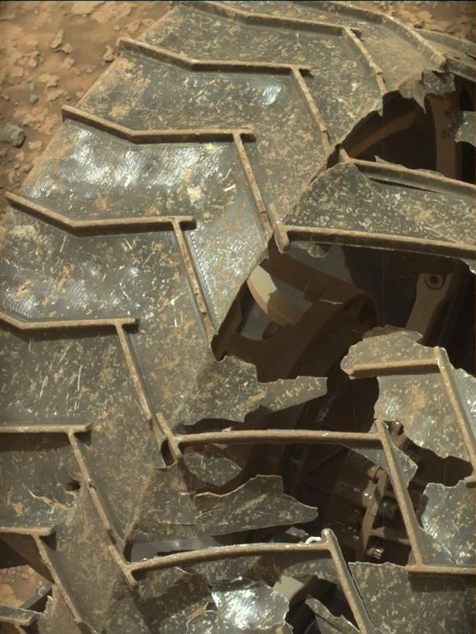 14 χρόνια στον Άρη: Οι νέες φωτογραφίες της NASA δείχνουν τις διαλυμένες ρόδες του Curiosity