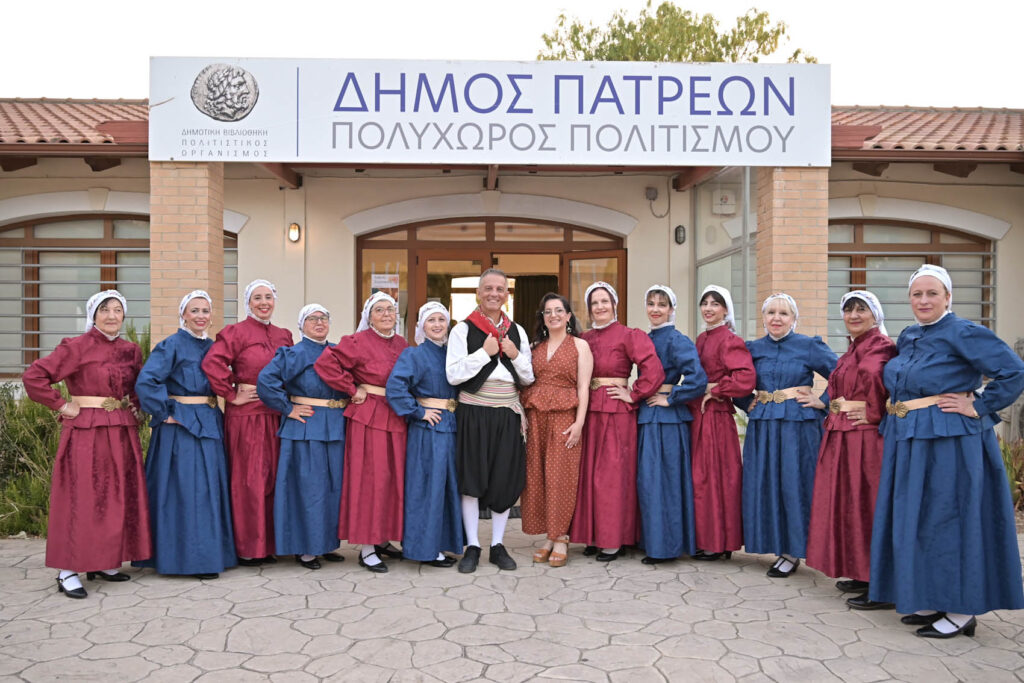 Πάτρα: Έκθεση Ζωγραφικής και Παράσταση Χορού από τα «Χαρούμενα Χαμόγελα» ΦΩΤΟ 30 Πάτρα: Έκθεση Ζωγραφικής και Παράσταση Χορού από τα «Χαρούμενα Χαμόγελα» ΦΩΤΟ