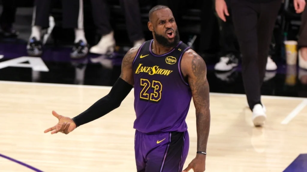 «Βόμβα» στο NBA: Ο ΛεΜπρόν Τζέιμς στους Σίξερς