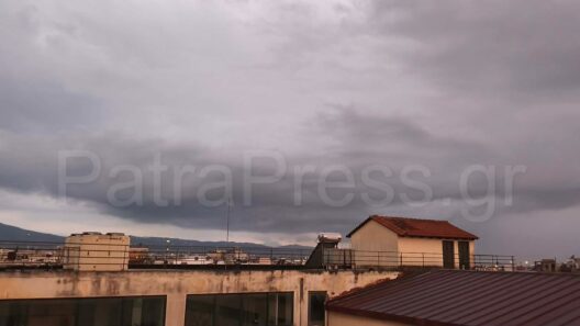 Πάτρα: «Άστραψε και βρόντηξε», καλοκαιριάτικα, στην πόλη ΦΩΤΟ-ΒΙΝΤΕΟ 37 Άστρα και βρόντηξες στην Πάτρα