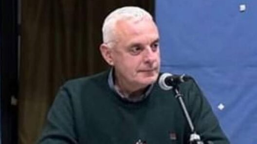 «Αποχωρώ από την Δημοτική ομάδα» 12 «Αποχωρώ από την Δημοτική ομάδα»