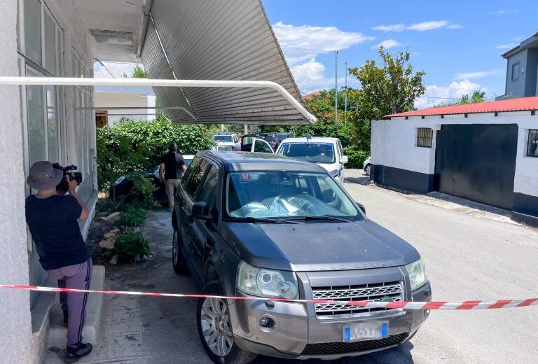 Ανθρώφος στο γραφείο φαρμάκων