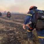 Αχαΐα: Πατρινοί δασοκομάντος δίνουν μάχη σε φωτιά στην Αιτωλοακαρνανία